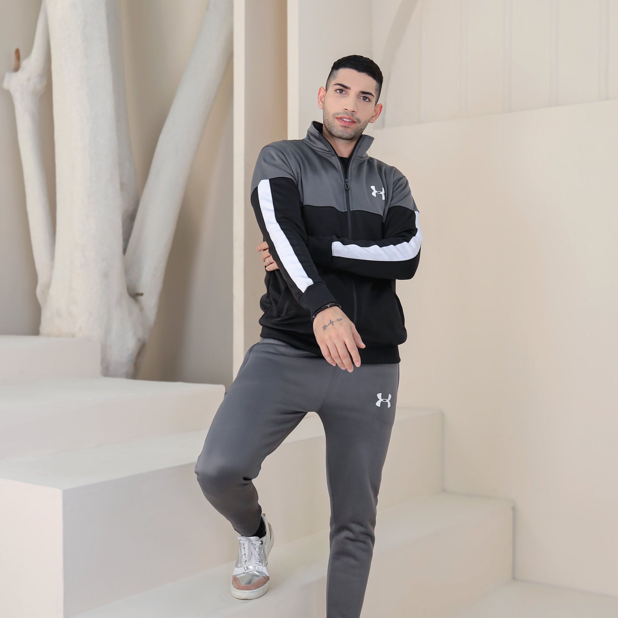 Under A.R.M.O.U.R  Men Tracksuit in Grey